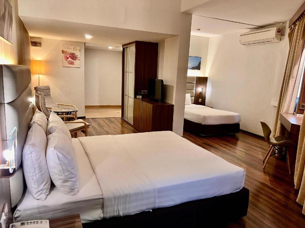 The Landmark Hotel Batu Pahat Exterior photo